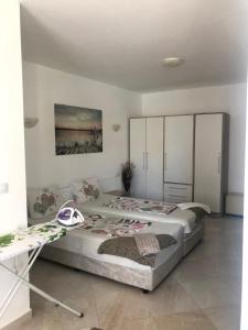 Afbeelding uit fotogalerij van Flores Garden Apartment M in Chernomorets