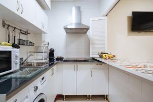 Kuchyňa alebo kuchynka v ubytovaní Cozy and well located apartment in the center of Seville