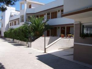 a white building with plants in front of it at Residence MILANO in Chieuti