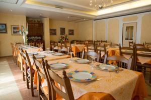 Restaurace v ubytování Hotel Confine