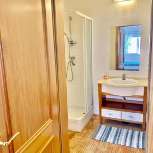 Koupelna v ubytování Casadaluz 86 - Porto dona Maria casa do mar , 2 bedrooms , Amazing sea view , salt water pool , wifi