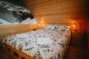 Ένα ή περισσότερα κρεβάτια σε δωμάτιο στο Domek Nad Doliną
