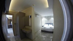 A bed or beds in a room at Le Luxe Suites Hotel & Spa