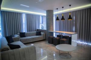 A seating area at Le Luxe Suites Hotel & Spa