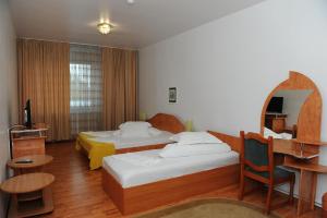 Hotel Green House tesisinde bir odada yatak veya yataklar