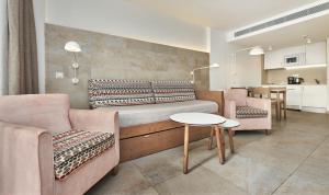 Kuchyňa alebo kuchynka v ubytovaní Hoposa Hotel & Apartaments VillaConcha