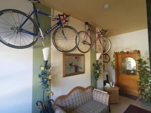 two bikes hanging on the wall in a living room at Hotel Garni Austermayer in Traunreut