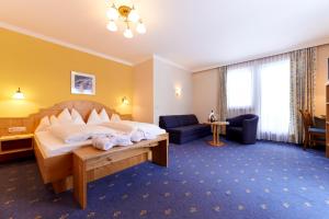 Postel nebo postele na pokoji v ubytování Landhotel Post