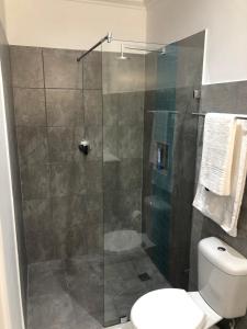 Bathroom sa Hermanus Guest Rooms