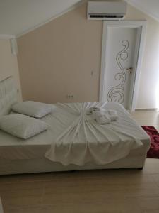 Säng eller sängar i ett rum på Villa Altun