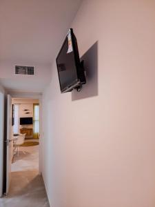 Telewizja i/lub zestaw kina domowego w obiekcie Bonefish Apartment