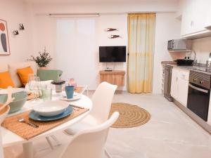 Kuchnia lub aneks kuchenny w obiekcie Bonefish Apartment