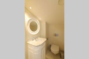 a bathroom with a sink and a toilet at 3 pièces de grand standing aux pieds des pistes Valberg in Valberg