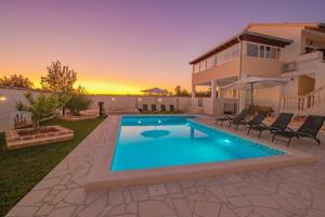 Swimmingpoolen hos eller tæt på Holiday home Dinko