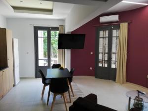 TV a/nebo společenská místnost v ubytování CASA DE MIKEL 2