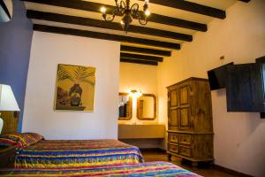 Uma cama ou camas num quarto em Hotel Cosmos Don Carlos