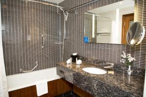 Vannituba majutusasutuses Best Western Plus Moat House Reading