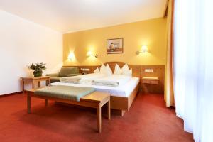 Postel nebo postele na pokoji v ubytování Landhotel Post