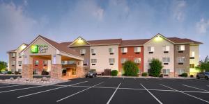 una representación de un hotel con aparcamiento en Holiday Inn Express & Suites Sandy - South Salt Lake City, an IHG Hotel, en Sandy