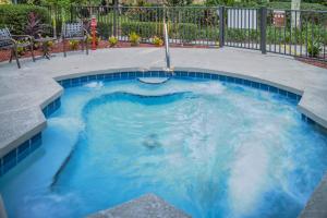 Bazén v ubytování Hilton Vacation Club Polynesian Isles Kissimmee nebo v jeho okolí