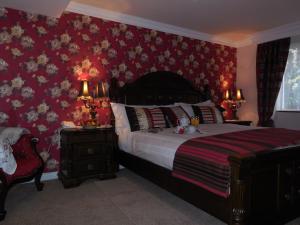 Uma cama ou camas num quarto em Crystal Springs B&B