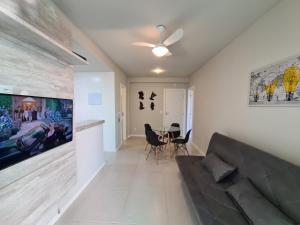 a living room with a couch and a table at PORTO AZUL - Praia do Forte - Apart in Cabo Frio