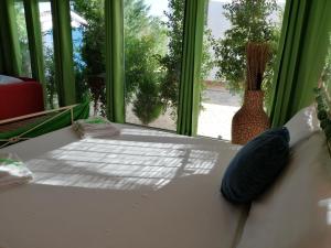 Postel nebo postele na pokoji v ubytování Villa Irma guest house