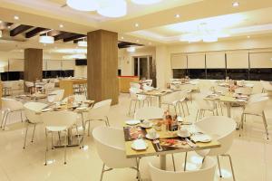 A restaurant or other place to eat at Fiesta Inn Coatzacoalcos