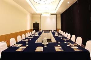 The business area and/or conference room at Fiesta Inn Coatzacoalcos