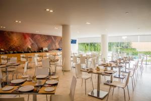 ห้องอาหารหรือที่รับประทานอาหารของ Fiesta Inn Perinorte