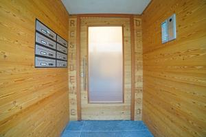 a room with a door in a wooden wall at Design Residence Del Passo in Padola