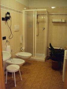 Een badkamer bij HOTEL La Locanda