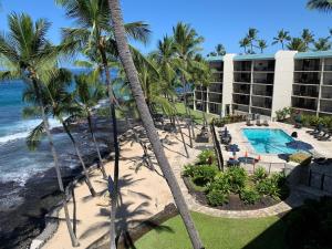 Bazén v ubytování Kona by the Sea Oceanfront Condo KBTS407 nebo v jeho okolí + 6 fotografií