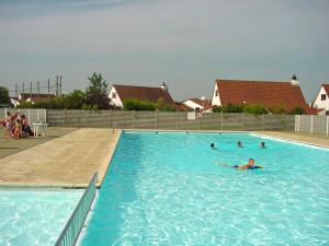 בריכת השחייה שנמצאת ב-Vakantienestje או באזור