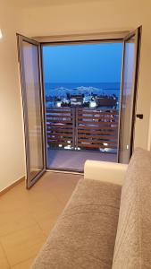 a room with a large window with a view of a city at Apartment Atlantic Roseto Beach in Roseto degli Abruzzi