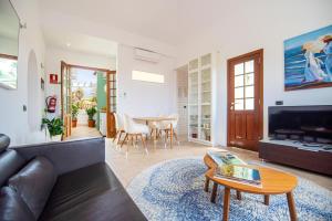 a living room with a couch and a table at Apartamentos La Casa Verde in Puerto de la Cruz