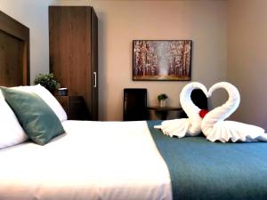 Un ou plusieurs lits dans un hébergement de l'établissement Hotel et Motel Le Chateauguay