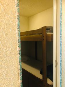 a bunk bed in a room with a bunk bed gmaxwell gmaxwell gmaxwellythonythonython at Appartement au pied des pistes- Piau Engaly in Aragnouet