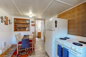 A kitchen or kitchenette at Pacific Crest Trail House