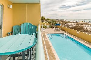 The swimming pool at or close to Pelican Isle Condominiums