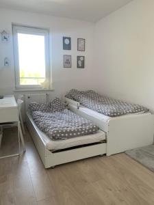 Posteľ alebo postele v izbe v ubytovaní Apartamenty Sunrise Kolobrzeg Podczele