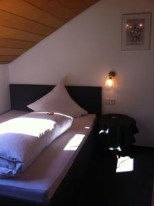 a bedroom with a bed with lights on it at Gästehaus Ullmannshof in Kirchheim am Neckar
