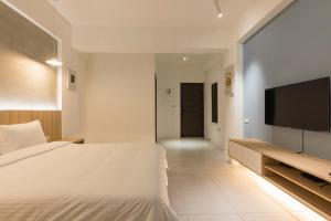 A television and/or entertainment centre at Shijo Inn