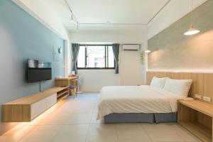 A bed or beds in a room at Shijo Inn