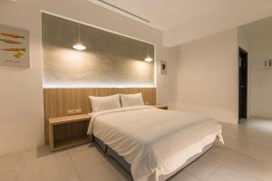 A bed or beds in a room at Shijo Inn