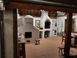 a kitchen with an oven in the middle of a room at Sura din Joseni in Porumbacu de Sus