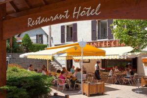 Restavracija oz. druge možnosti za prehrano v nastanitvi Hotel le Chalet