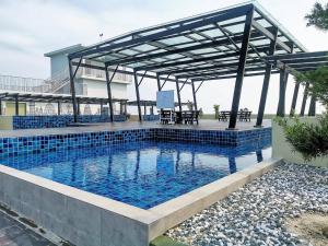 Bazén v ubytování “彬彬”星空瞭望台 ( The Venus 33rd floor @ Sri Manjung ) nebo v jeho okolí