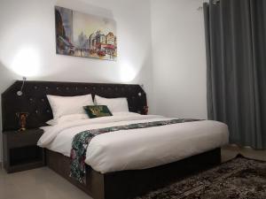 Postel nebo postele na pokoji v ubytování Aryaf Nizwa Hotel Apartments