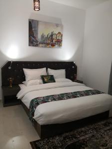 Postel nebo postele na pokoji v ubytování Aryaf Nizwa Hotel Apartments